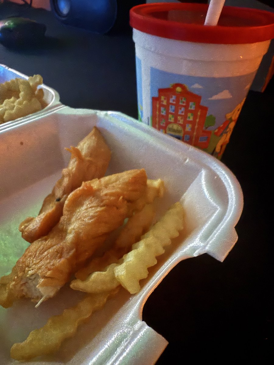 nanatsushi's tweet photo. my omad!! 2 naked chicken tends (70c each), 17g of fries (50cal) and coke zero ;p https://t.co/wkXMpLuRer