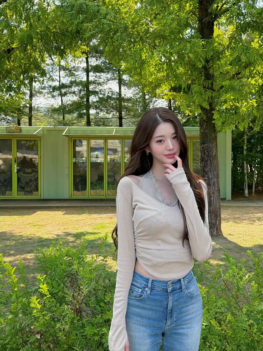 youngseyio's tweet photo. Do  you  perhaps  like . . .  Greens? ⚞^. .^⚟ https://t.co/eSd9X6Z1GM