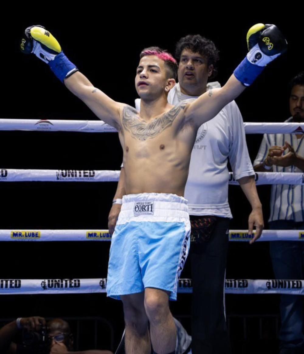 tuchojurnet13's tweet photo. TRIUNFAZO de Matías Medina en una guerra infernal ante Thiago González. "El Peke" tiene estilo, traslado, precisión y huevos. Hoy sacó del ring y superó con claridad a uno de los mejores moscas que hay dentro del país. El de Temperley volvió a demostrar que su victoria ante el invicto Evan Gillard en Canadá no fue casualidad. Nuevo récord de 4-1-1 (1 KO). A seguir 🫡🥊 @TemperleyOK
