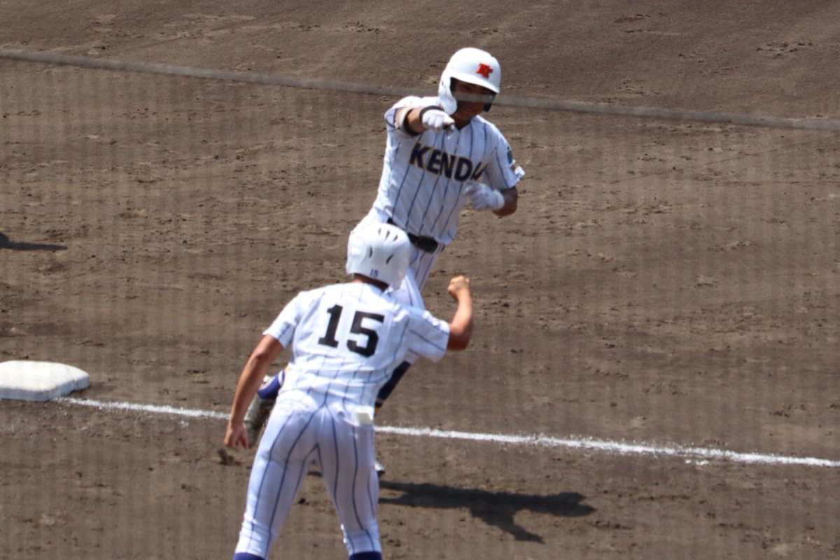 tgc5589's tweet photo. ☀第108回選手権決勝
🏟️阪神甲子園球場
8回表終了
健大高崎
０００ ０１０ ０２ー｜３ Ｈ７ Ｅ２
０２０ ０００ ０ーー｜２ Ｈ８ Ｅ０
智弁和歌山

健)佐藤→北田-大岩
智)長井→和気→久葉-山田

2番石田雄星がライトポール際へ逆転の2ラン！！！！
健大高崎がひっくり返したぁぁあ！！！！ https://t.co/kXv5KuF8To