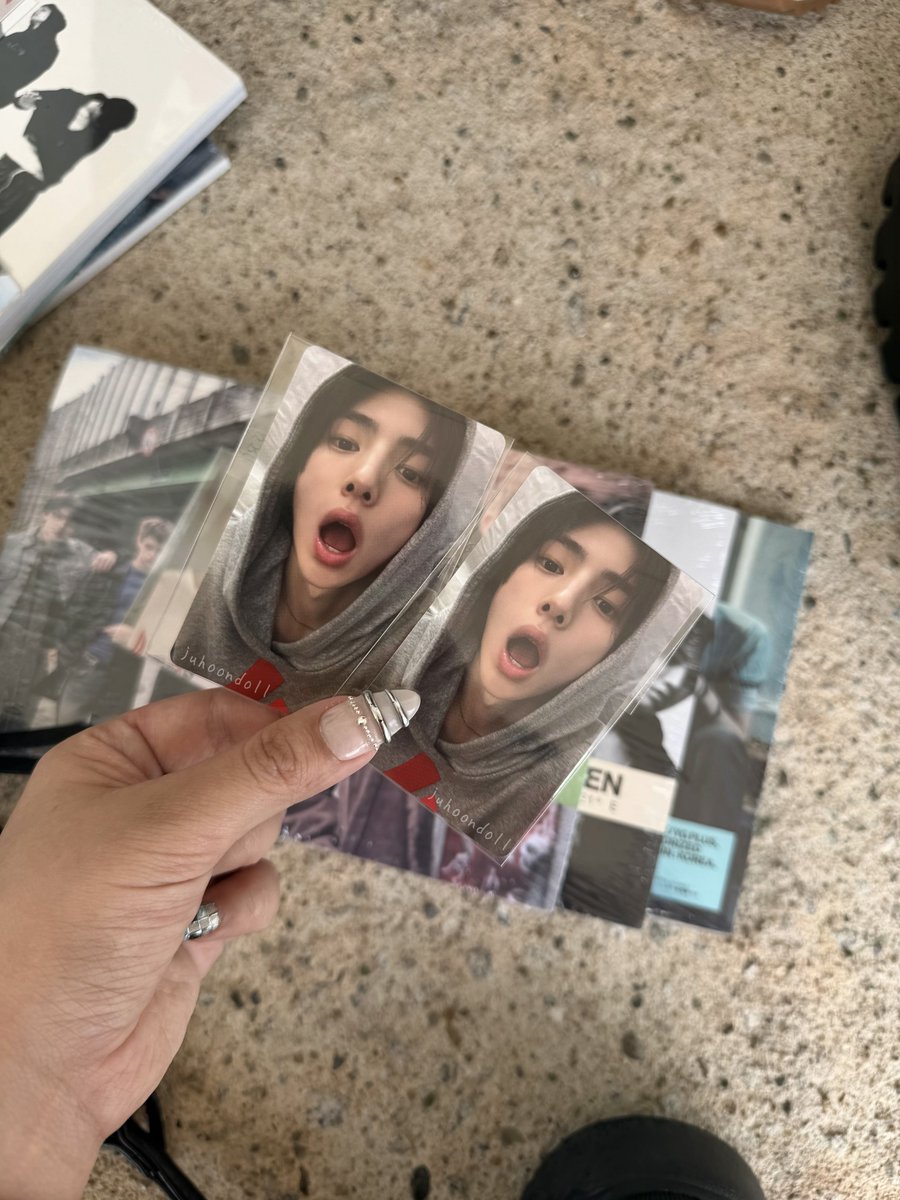 juhoondoll's tweet photo. OMG i pulled two jju???😭😭😭😭😭 https://t.co/6xnOMtDoP4