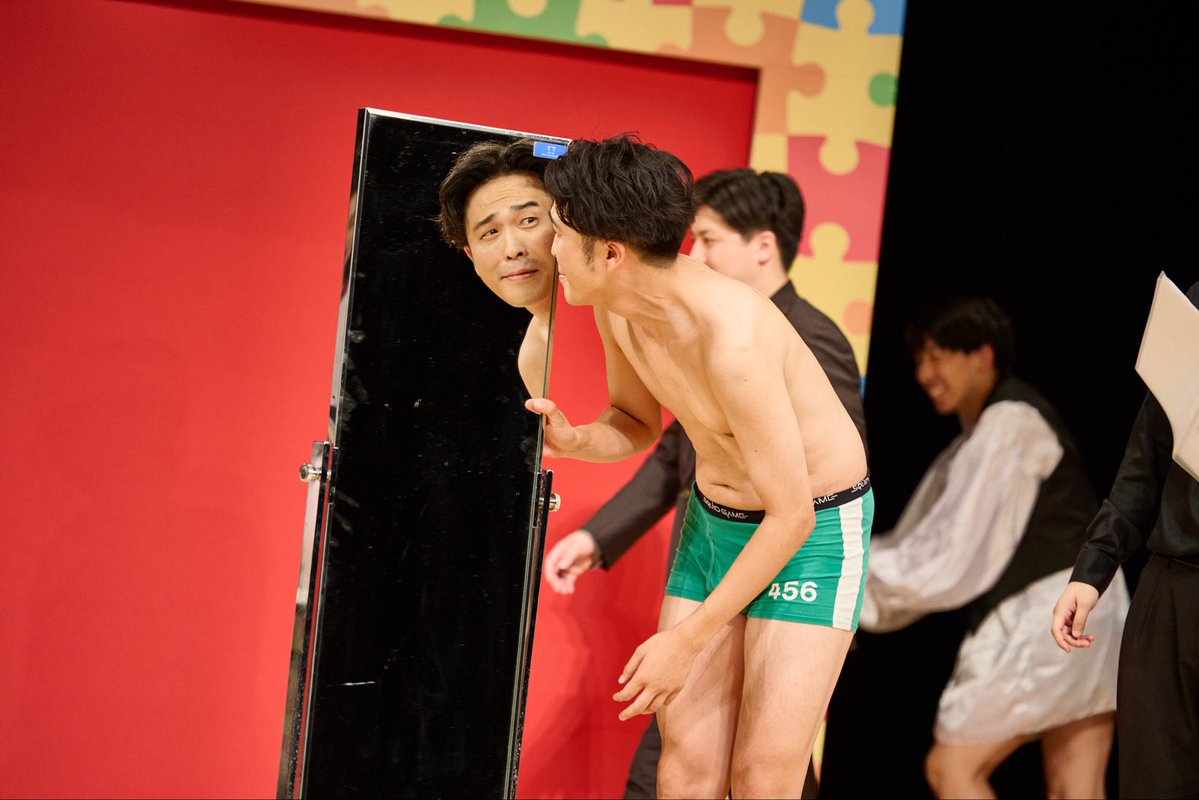 laughfes_y's tweet photo. ／
本日より、Wチャンス賞は
#9番街レトロ 直筆サイン入りカレンダー🗓
カレンダーに使われるかも？な写真をお届け🌟
＼

9番街レトロを着せ替えてあそぶライブ👔

公演当日の写真を使ったグッズが盛り沢山💖
オンラインくじはこちら🎁
https://t.co/qMJezoJ8Hm

#着せ替えライブ #ラフフェス https://t.co/i4uOPAyR9M