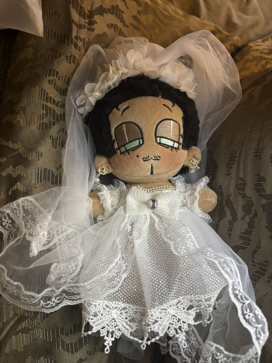 SOCKZXX's tweet photo. Oh yeah I never showed the dress!! https://t.co/YmPjqxvfCf