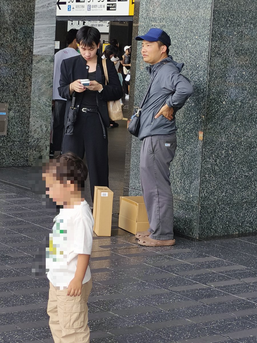 ichigo2565's tweet photo. @oz_trex7391 @vplusasia いえ、外国人は働いていません。隙があらば、同じ外国人同士と転売や闇市を励んでおります。 https://t.co/6EZqk6VmkA