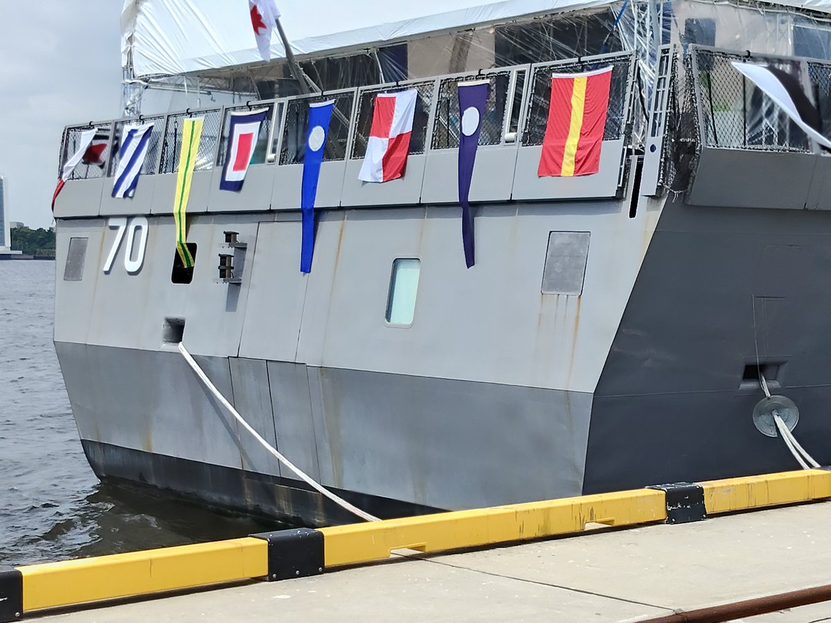 p51dinghao's tweet photo. シンガポール海軍のフリゲートを見学しました
#シンガポール海軍
#ステッドファスト
#RSSSteadfast https://t.co/UlLs26TVjm