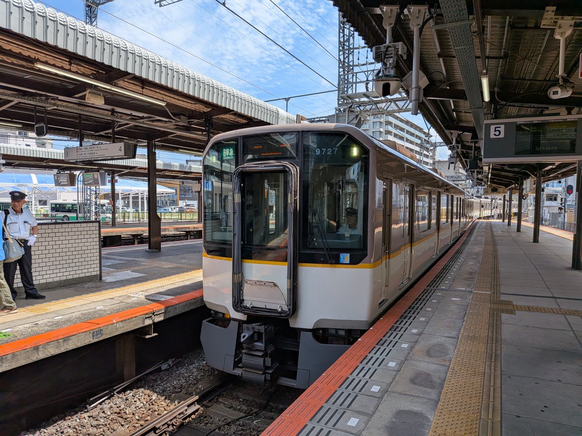 V1aXeh's tweet photo. 5本目
近鉄奈良線
大和西大寺駅にて
12時16分発
尼崎行区間準急
7250列車
6両編成
シリーズ21
#近鉄 #近鉄奈良線 #近鉄運用 #シリーズ21 https://t.co/qxaFQmgPYH