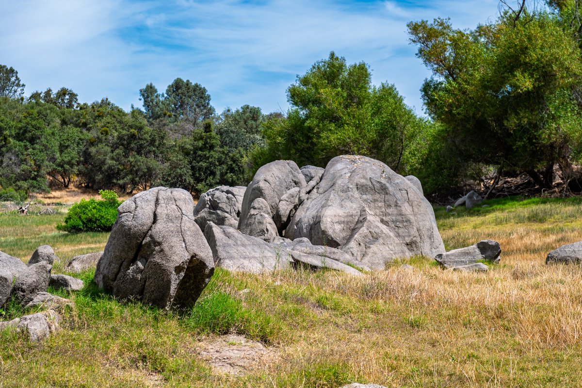 SpecMode's tweet photo. Today's theme: rocks with scanlines. https://t.co/9FyD2CgKi2