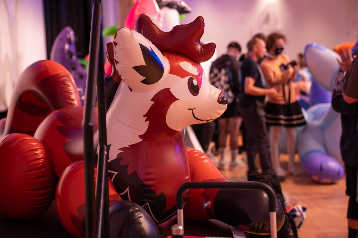InflateThemAll's tweet photo. The wah is on the watch #EF30 #Eurofurence @FactoryCreature https://t.co/PRHr3jnrC4