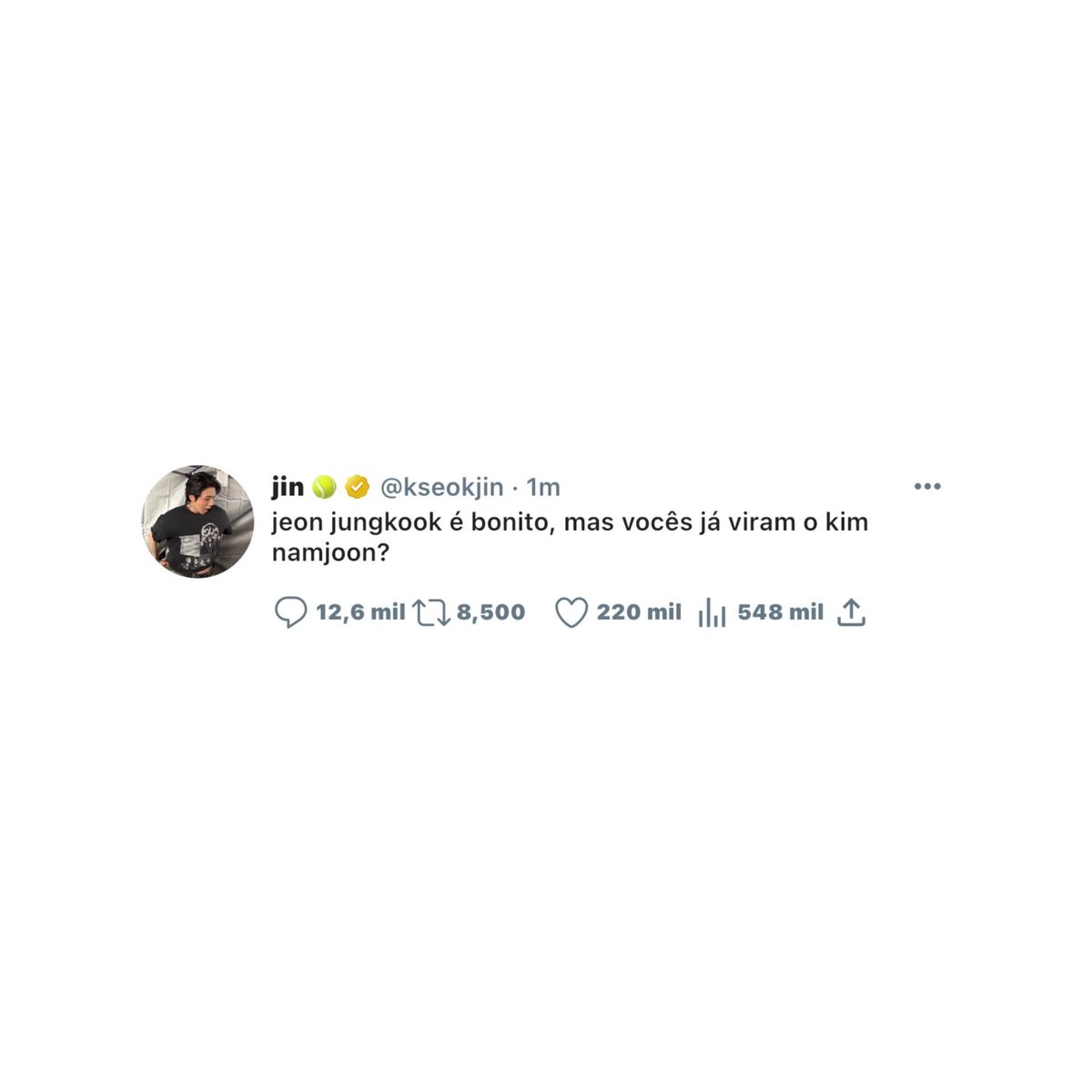 ylrkive's tweet photo. —— #namjinau | ⋆⁺₊❅.  hockey 🏒

onde kim seokjin assiste um jogo de hockey com seu irmão, kim taehyung, e acaba tweetando sobre jogador com a camisa 94 dos maple leafs.

“ele tem o rosto bonito, um corpo perfeito e um sorriso maravilhoso, acho que estou apaixonado.” https://t.co/tH5WhM4wUX