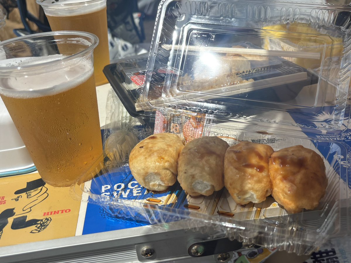 chicochoco's tweet photo. 風呂から戻ってこの日最初のビールwith餃子。外で飲むビールて本当美味しいですよね #RSR26先週の今頃選手権 https://t.co/qSO5yZ9Lg4