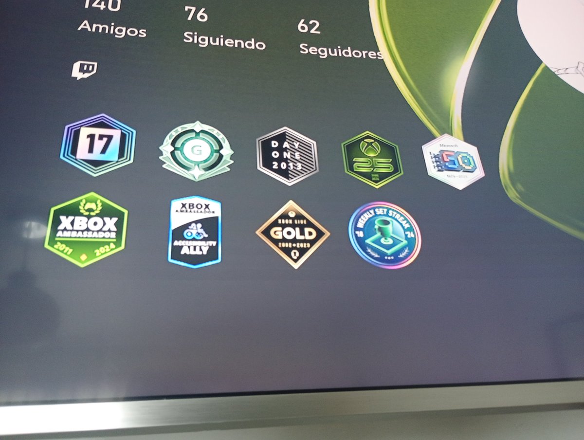 JackCayman's tweet photo. Gracias @XBOX por tantos años de diversión y a ti @asha_shar , como a @XBOXMexico uno de los mejores logros de mi vida gamer;Yo si me quedé firmé y fiel, en la oleada de odió y menosprecio hacia Xbox One y esté logro lo demuestra, #Jumpin #PowerYourDreams ¡Hermosa insignia! https://t.co/UcLZVqCjUl