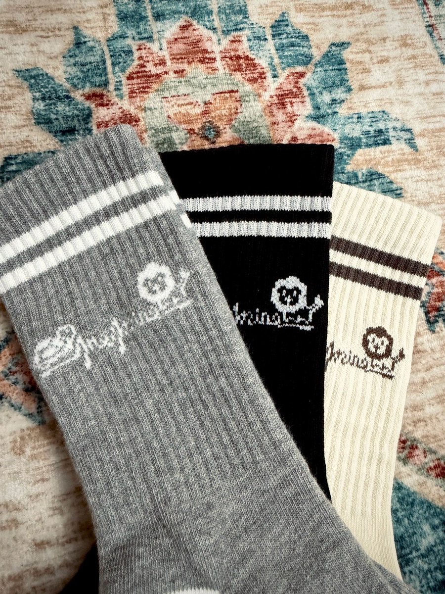 krist_est's tweet photo. 📢 KERRIST × PRACH — TEN YEARS
Special Collection ✨

ITEMS & PRICE

🧢 CAP (Black / Brown)
1,200 THB

🧦 SOCKS SET
(Cream / Grey / Black)
1,500 THB

🤎 BEANIE (Black / Brown) 1,000 THB
(🔥 Limited Edition 300 pcs / Random Color)

⚠️ BEANIE PURCHASE CONDITION
1 BEANIE = Must buy 1 Cap + 1 Socks Set
Beanie cannot be purchased separately.
(ซื้อ BEANIE 1 ใบ ต้องรับคู่ 1 Cap + 1 Sock Set / ไม่ขายแยก)

🗓 PRE-ORDER PERIOD
Start : 22 AUG 2026 (10:00 AM)
End : 1 SEP 2026 (11:00 PM)

🛒 HOW TO ORDER
• TH Order : LINE @ kerristb
• INTER Order: LINE @ inkerristxprach

🚚 SHIPPING (TH)
First item 50 THB
Each additional item +20 THB

#KristSingto
#KristPerawat
