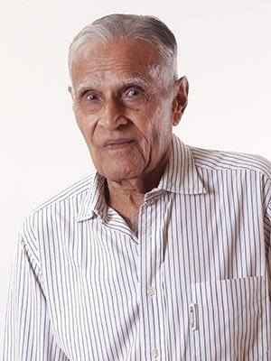 BaluGorade's tweet photo. Most investors today know Warren Buffett.

Far fewer know Chandrakant Sampat.

India's original value investor started investing in the 1950s.

His philosophy was simple, "All you need is a cheque book and a pen."

He bought Hindustan Lever and Indian Shaving Products (now Gillette India) long before they became market favourites.

His approach was simple -

Look for businesses with low capital expenditure, strong cash generation and ROCE above 25%.

He focused on what management actually did, not what it promised.

Parag Parikh once said, "Whatever I am is because of him."

Sampat owned cars but travelled by public transport. He refused to use a mobile phone.

He lived simply, invested patiently and inspired an entire generation.

Chandrakant Sampat.

An underrated legend of Indian investing.