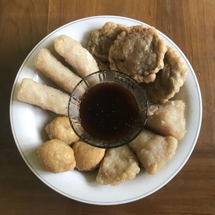 juyeosi's tweet photo. kalian tim pempek dicocol atau disiram cuko? https://t.co/GYY2CFRKGe
