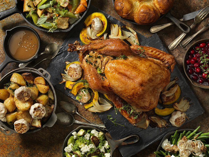 putri85794557's tweet photo. Festive Feast Alert! Roast turkey with cranberry glaze, honey-glazed ham, and spiced pumpkin pie for your holiday spread—perfect for cozy gatherings!  #HolidayEats #ChristmasDinner https://t.co/5dvIjmHmUA