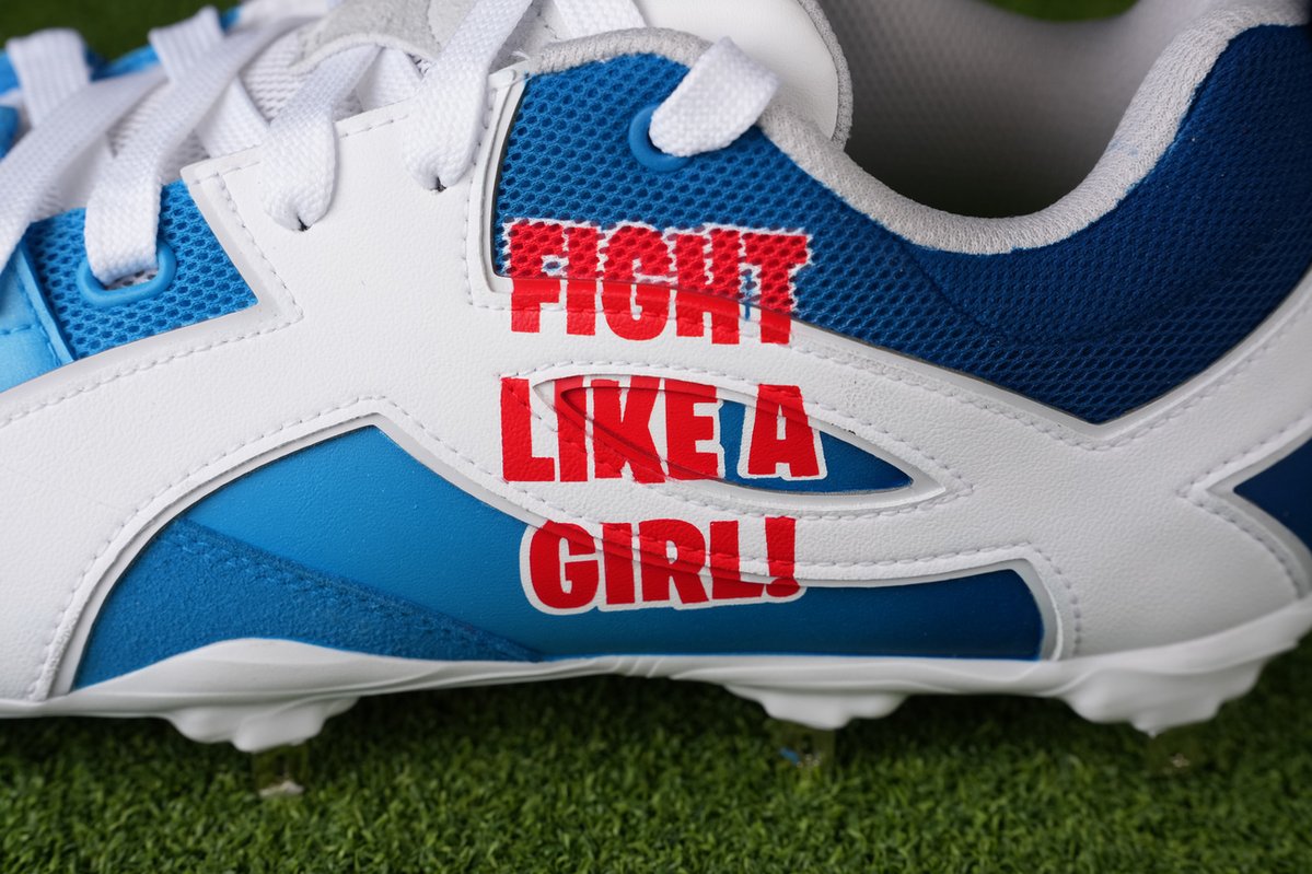 Royals's tweet photo. Fight like a girl! 💪

Have a look at a pair of Bobby Witt Jr.'s #PlayersWeekend cleats, dedicated to our friend and No. 1 fan, Sarah Nauser!

#SarahsSoldiers https://t.co/vcDxujGBuR