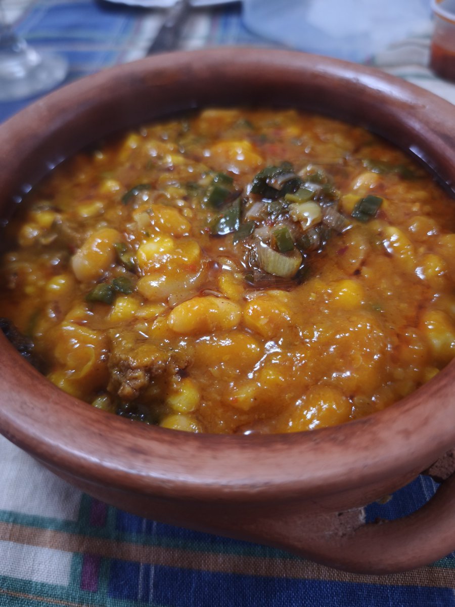 andresferreras's tweet photo. Este es un locro vegetariano.
Hay fundamentalista del locro tradicional que no lo aceptan o lo rechazan.
Con los ojos cerrados no hay diferencia. O muy poca.
Hay que probarlo. No todos son iguales.
Este es de Greda/Amores Perros. 
El feriado de agosto fue la última edición de este año.
Vuelven a hacerlo en marzo.