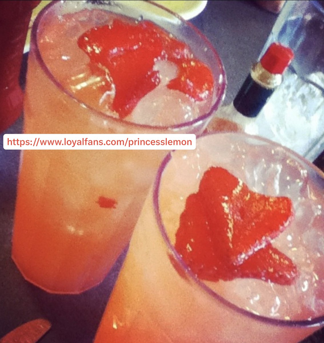 PrincessLemon95's tweet photo. Drinks with the bestie. Piggy funded of course. https://t.co/Fl8ybt7KXb https://t.co/IMJolnHYgw