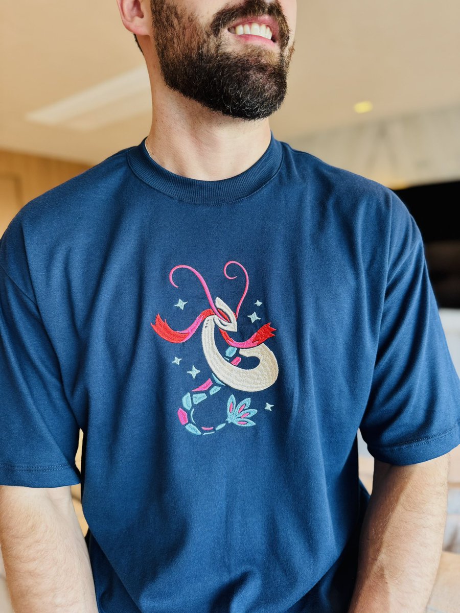 lusquetinhas's tweet photo. e essa camiseta da milotic q vamos lançar 🫪 https://t.co/ydooYkl6ax