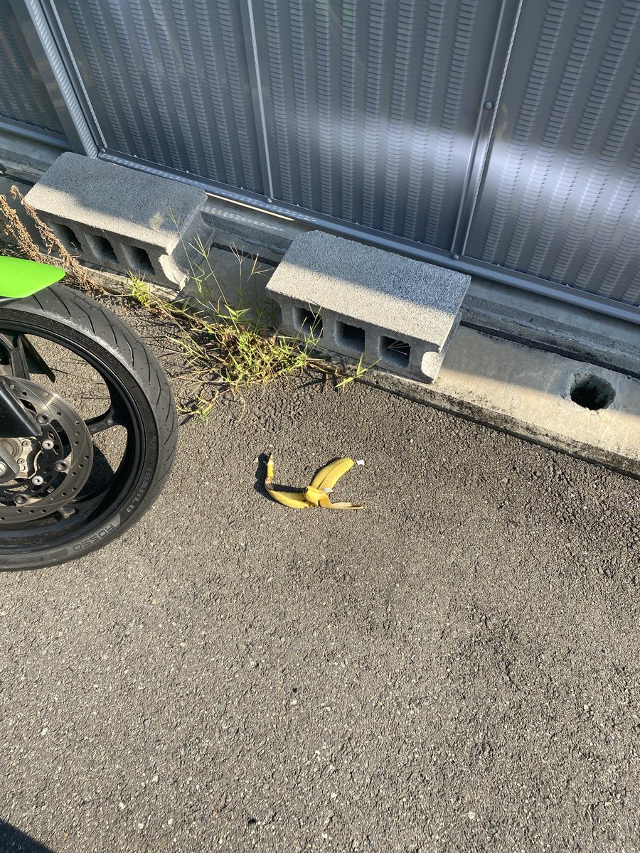 unagi_z's tweet photo. ん？

普通に通勤してたつもりだけどもしかしてマリオカートのコースに迷い込んだか？ https://t.co/fzWE7zuWNB