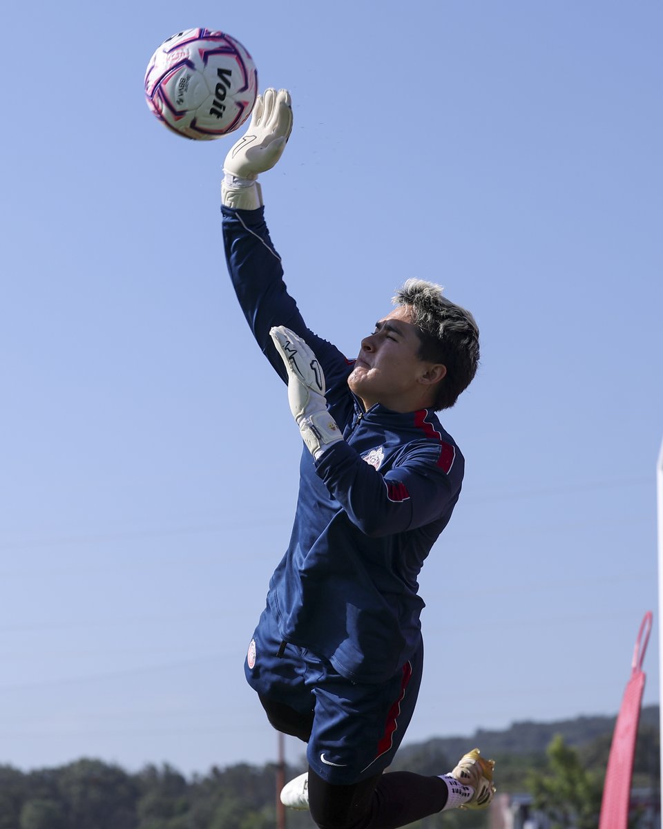 ChivasEN_'s tweet photo. 🔥 Nothing gets past Blanca! 🧤 https://t.co/Huweb1fFh0