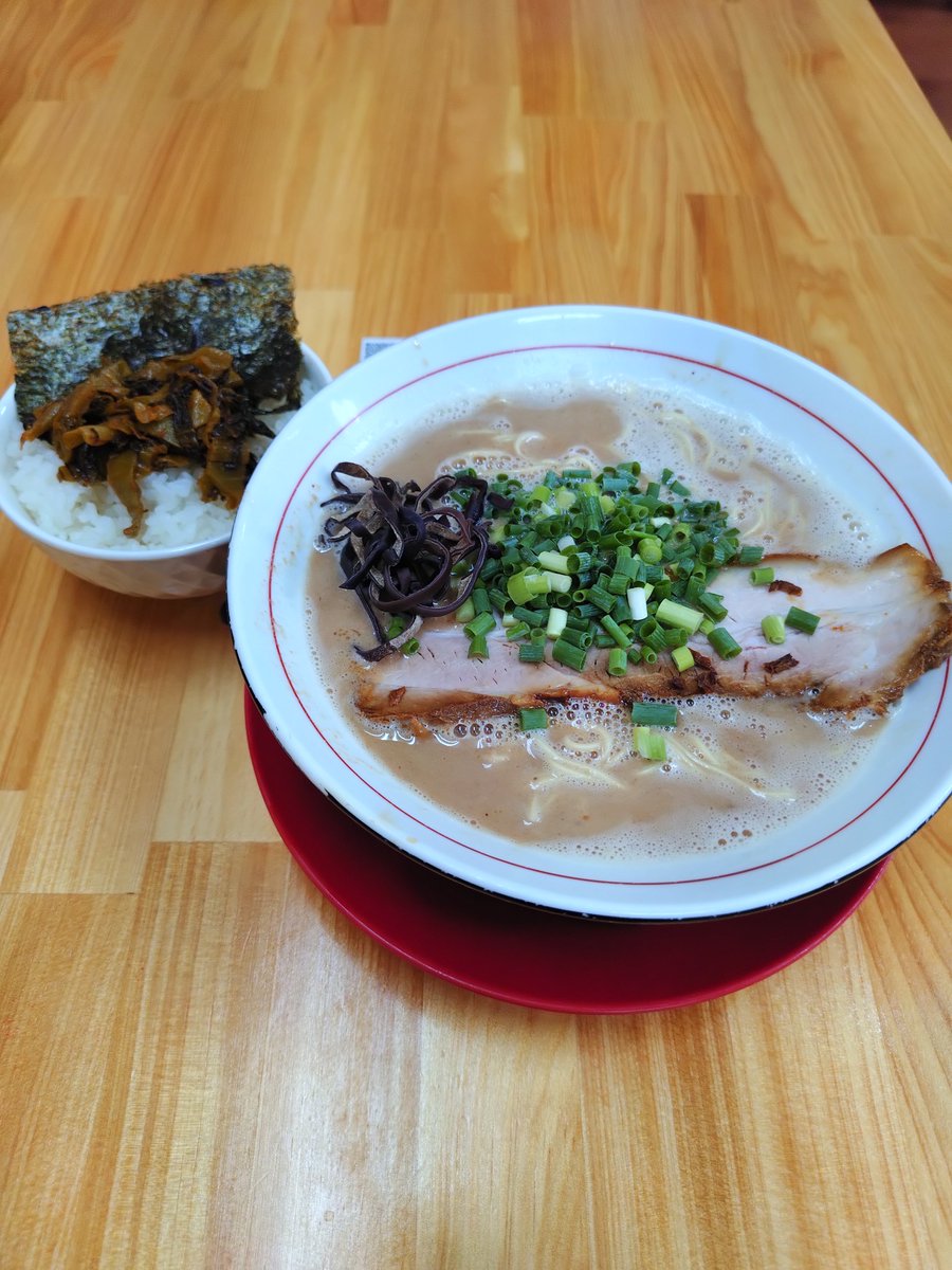 nono_josou's tweet photo. 朝5時から2時間かけて丹波市まで笑

限定と高菜飯。
もちろん替え玉も。

#丹波市　#いっぽし https://t.co/u3oGBQX8Dk