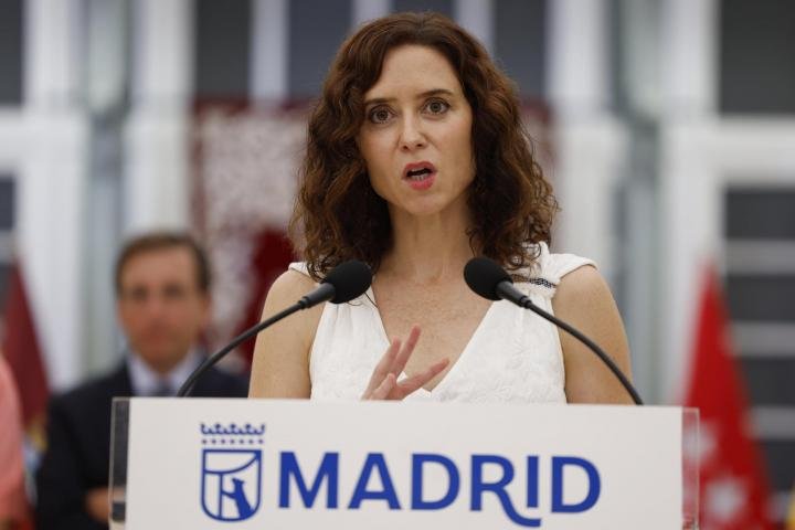FonsiLoaiza's tweet photo. Hoy, Ayuso ha recuperado el pago a expresidentes del PP y ha nombrado a Gallardón, Esperanza Aguirre y Cristina Cifuentes como vocales de la Comisión Jurídica Asesora. Cobrarán 750€ cada vez que asistan a una reunión con sobresueldo de 30.000€ anuales de dinero público. https://t.co/yCouA6Vbtk
