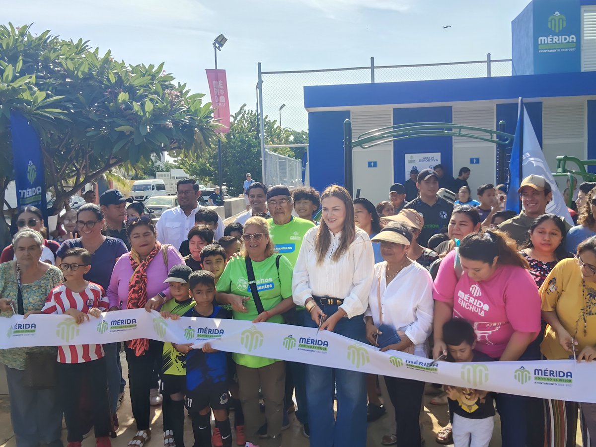ParticipoXMID's tweet photo. ¡Seguimos enchulando #Mérida!

Acompañamos a la alcaldesa @CeciliaPatronL  a la entrega del área deportiva remodelada en el Parque Almendros I de Cd. Caucel. ⚽ https://t.co/YkJZqBHtzY