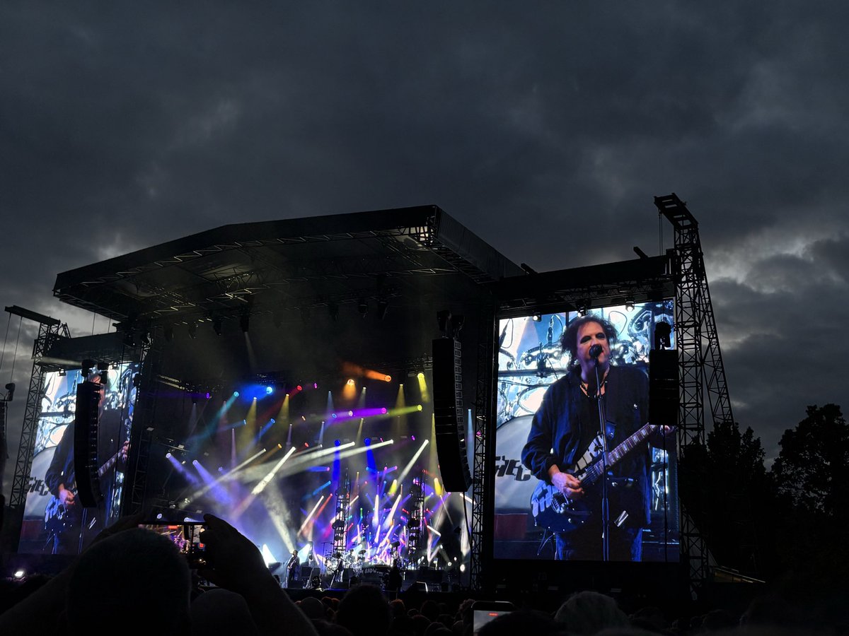 izryan_'s tweet photo. Just like a dream… @thecure 🤩🤍 https://t.co/yam0nhbkKZ