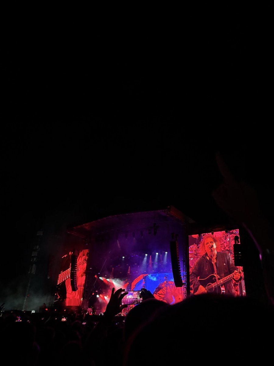 izryan_'s tweet photo. Just like a dream… @thecure 🤩🤍 https://t.co/yam0nhbkKZ