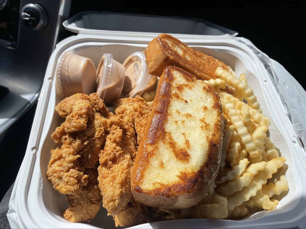 maiadidntwakeup's tweet photo. Cane’s be tasting good asf when you don’t got somebody in yo ear telling you it’s nasty https://t.co/o42XPDQzuA