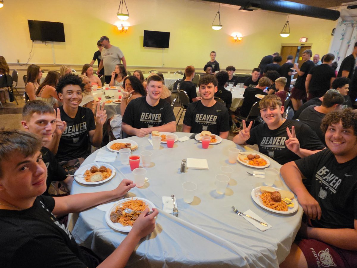 BeaverBobcats's tweet photo. End of Camp Tradition. Football family sharing our last meal before the season.  Thank you to St. Anthony Club for another amazing feast. https://t.co/zfOEAYLkQX