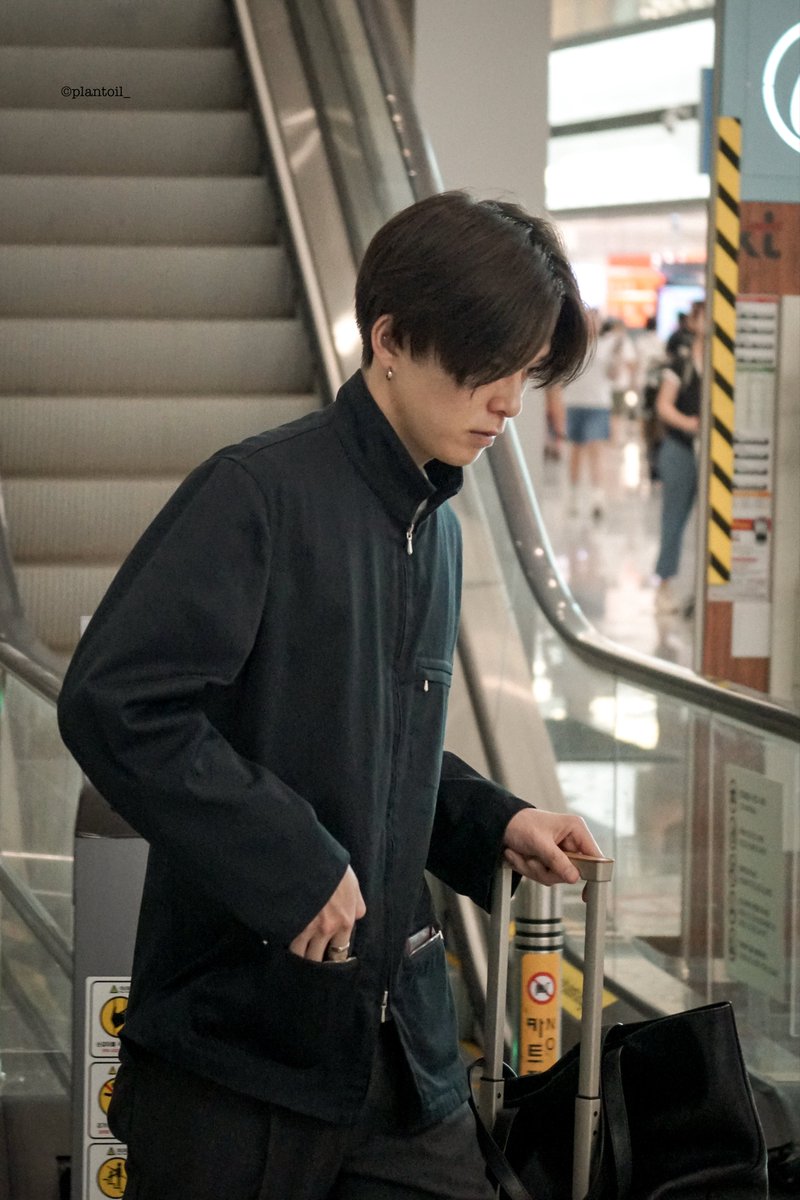 plantoil_'s tweet photo. 260822 ICN🛫
🥱💤
#ASAHI #아사히 #朝光 #アサヒ
#TREASURE #트레저 https://t.co/GtYWlro7oh