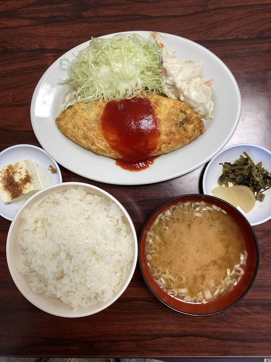 matsudonanbu's tweet photo. 以前は二百十日とか二百二十日が #台風 が多くなる時期とされていましたが今年はすでに18号となっています。

#線状降水帯 なども多発しています。#気象情報 には十分注意しましょう。

写真は #いちごマルシェ が管理運営する #松戸南部市場 食堂棟 #あざみや の #オムレツ 定食です。 https://t.co/FjYMmwqTcF