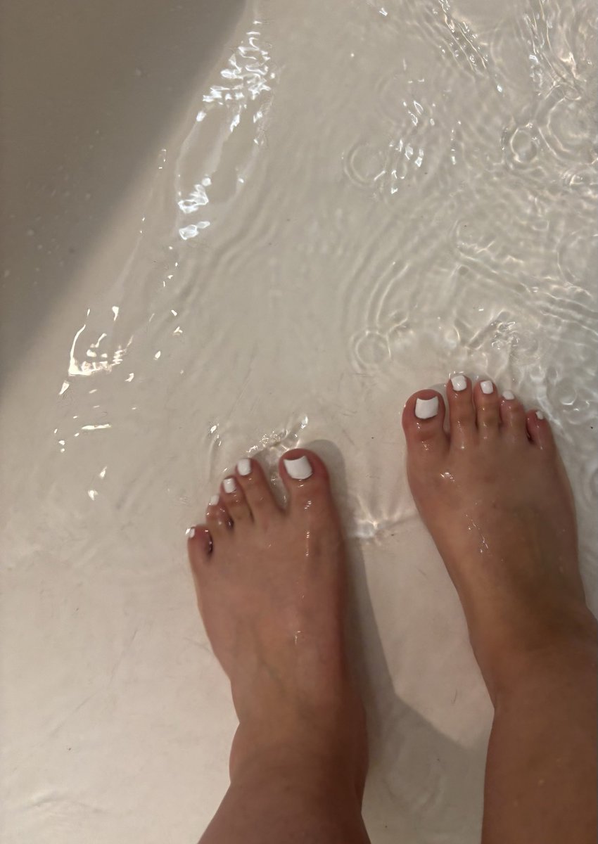 CoutureToes's tweet photo. Buy my next pedicure 😩

https://t.co/L1SYBNqYDX https://t.co/RlM1gVStZN