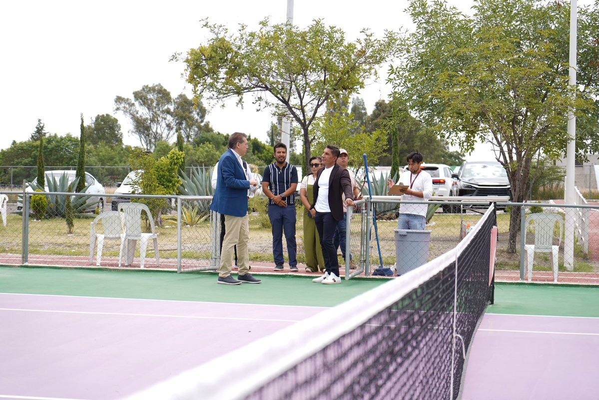 EChuma0's tweet photo. Con @contracara68, presidente de la Asociación Poblana de Tenis, y vicepresidente  de la Federación Mexicana de Tenis, recorrimos el Centro Estatal de Tenis para colaborar desde #ObraComunitaria en el mejoramiento de sus instalaciones.💪🏼

El impulso al deporte construye disciplina en nuestros jóvenes y bienestar para Puebla.✅

#PorAmorAPuebla🫶🏻