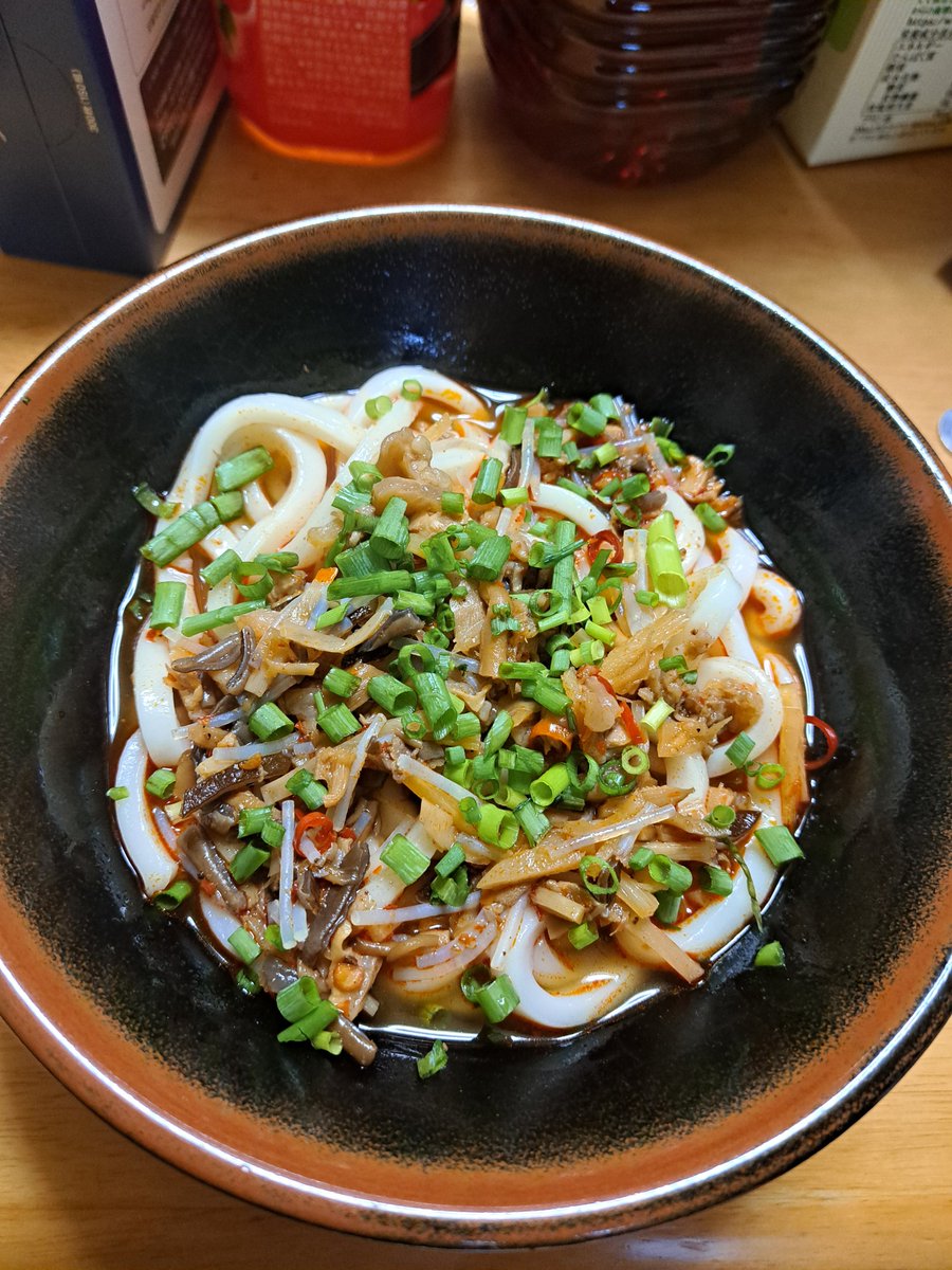 hagiacky1967's tweet photo. 無印良品の麻辣湯で麻辣湯うどん

白だしで味を整える
大陸風味からぐっと日本風に仕上がる

さて、寝るか…🥱

お疲れ様でした😌 https://t.co/V89y3m6sWQ