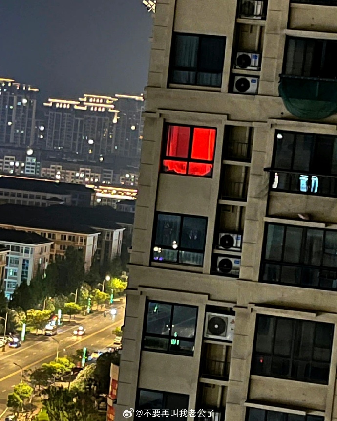 ah0uxREFlQku8mt's tweet photo. 楼下张阿姨端来刚蒸的南瓜馒头，对门小弟弟塞了颗橘子糖，邻里小事里全是暖乎乎的烟火气～， https://t.co/GhkgYR5hno