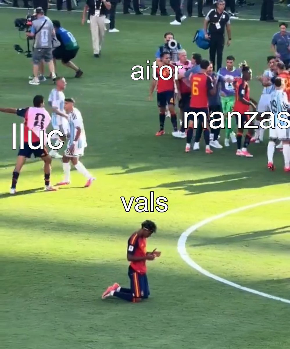 panravenc's tweet photo. quiero mas lore de los ocs de la gente e imaginarmelos en mi cabeza interactuando con mi niño vals okay porque en mi cabeza ahora mismo son esto: https://t.co/mSUMBxbXfx