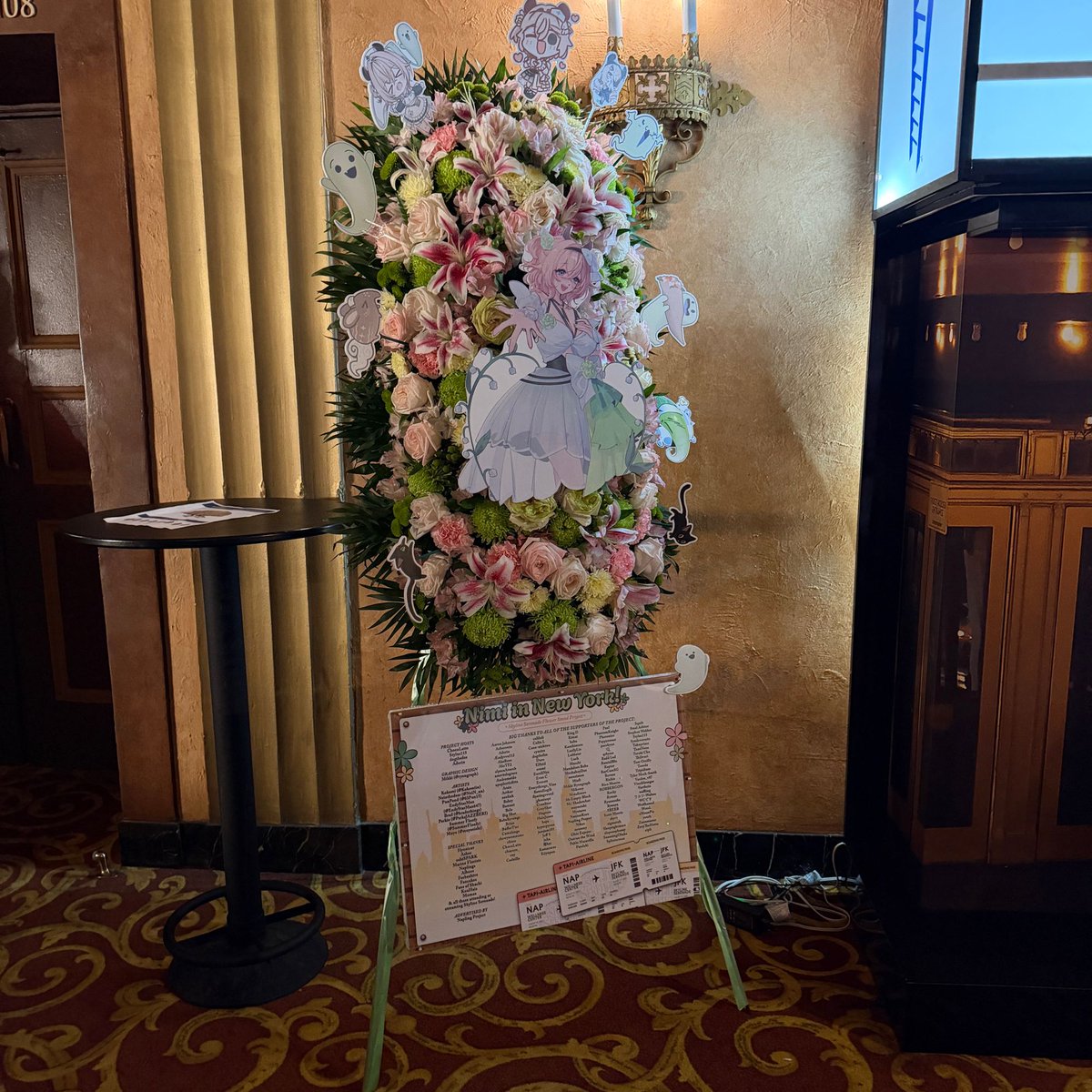 oshiSPARK's tweet photo. If you have some time, there are beautiful flower stands by fans on the upper and lower floors from ground floor to check out at #SkylineSerenade 💐 https://t.co/0FzdVEXKdo