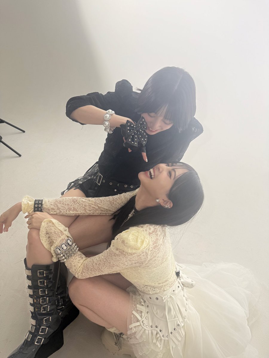 0927_yuina's tweet photo. おはようございます☀️
本日10時から一般発売開始っっっ！！！
先着順ですので、お早めに🙇‍♂️ #LustQueen https://t.co/MrKCExGNPh