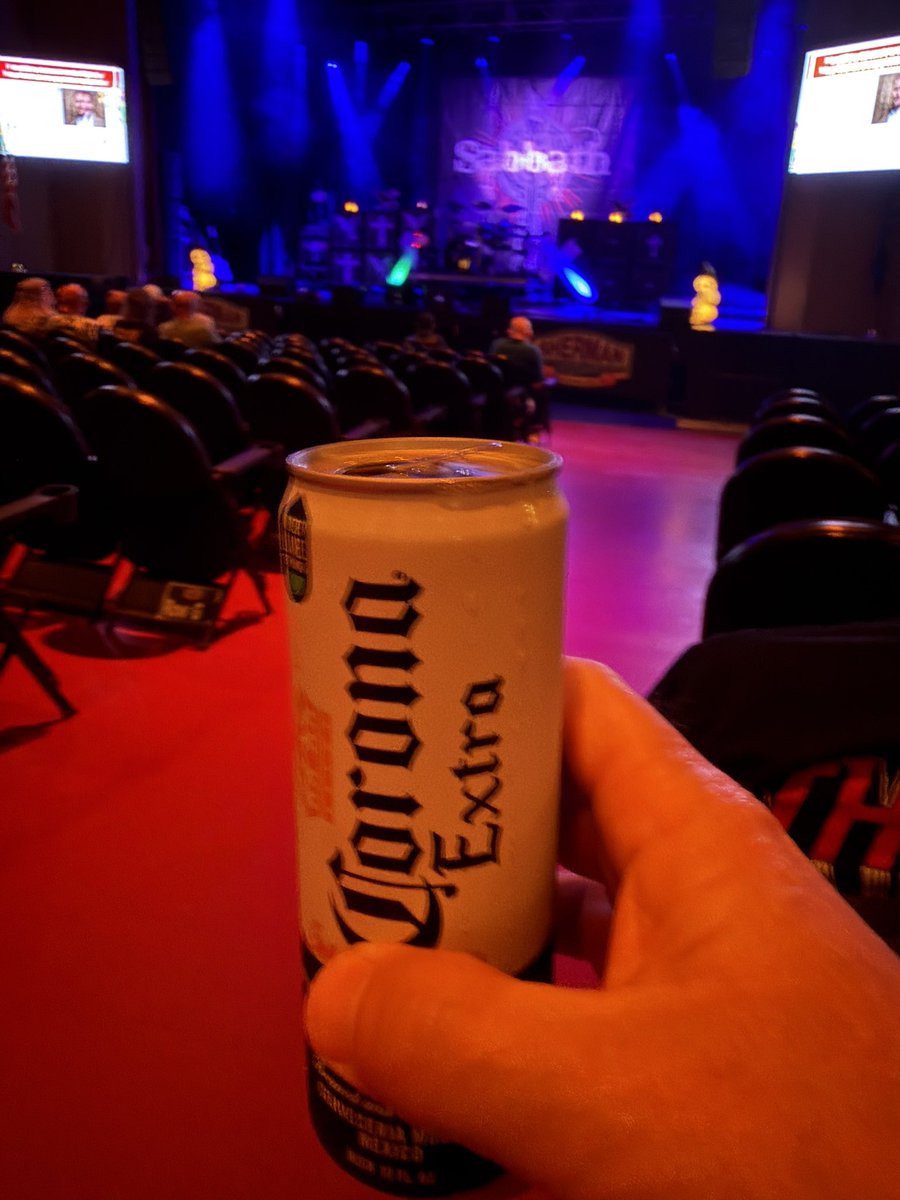 RobertBechtel16's tweet photo. @ebeth360 @Stillsmack @KiKi1185 @DesiFlurane @danielp_reid A Corona before a Sabbath/Ozzy tribute band #MinionsHappyHour https://t.co/wnqruqBOfA