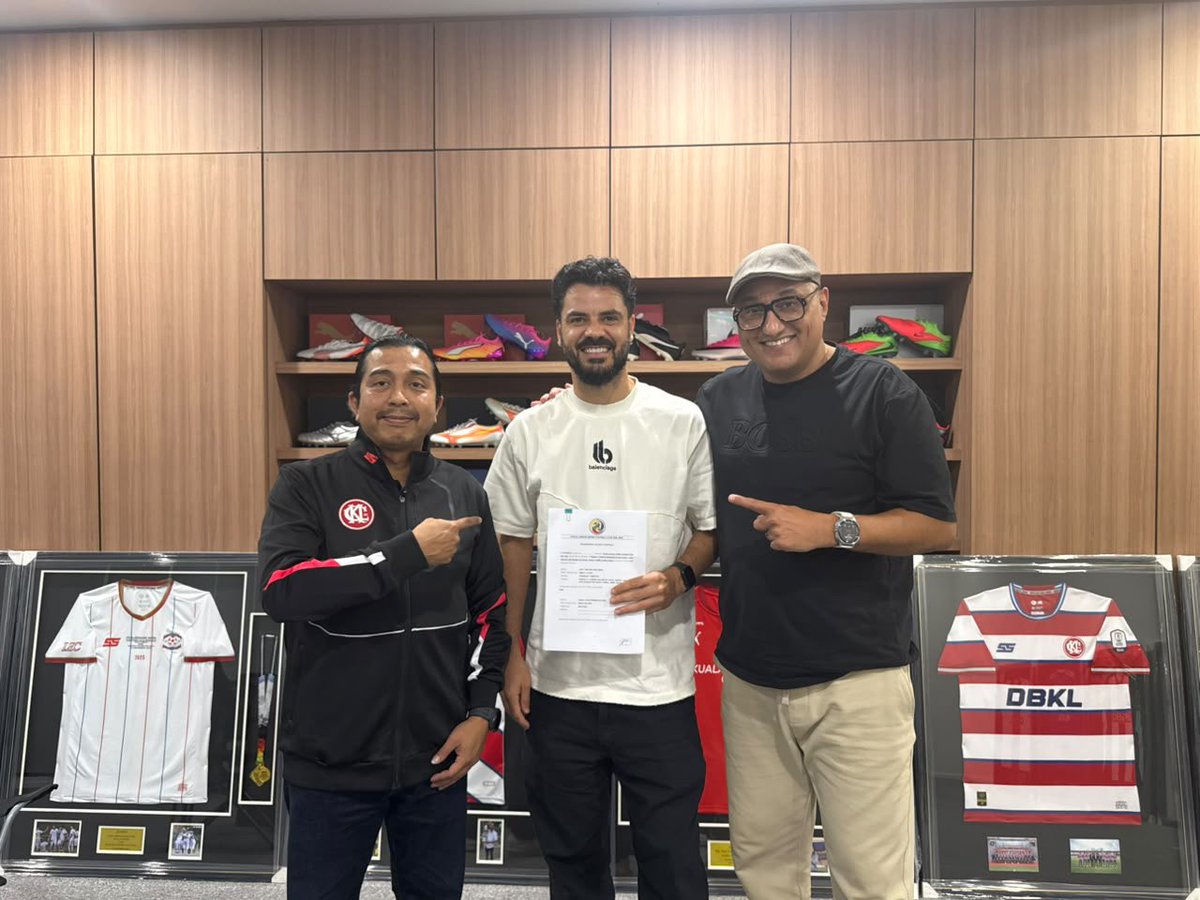 etminanbrazil's tweet photo. 🔴🔵⚪️✍️ PAULO EXTENDS WITH KL CITY FC

The captain and all time top scorer of Kuala Lumpur City FC, Paulo Josué has extended his contract until the end of season 2027/2028. 

#EtminanBrazilFamily
#EtminanBrazilAroundTheWorld
#WorkHard
#GodBless https://t.co/4vUFrDUQAm