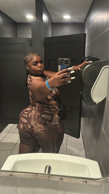 MsNicoleeee1's tweet photo. Got a new bitcoin wallet looking forward to who’s gonna fund me some 💵 

bc1qry3kjlae2hz8vlegz44mx9y3t5ns5t6snfm69a

Make sure you DM if you send me sum bread imma make you nut hard 💦💦 https://t.co/SA1mdTN3eZ