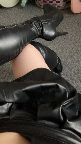 findom_lexi's tweet photo. I just received Black Leather 🖤 from Lenny via Throne. Thank you! https://t.co/tCK6xcsXk0 is#Wishlist #Throne https://t.co/FCnNMyUNUi
