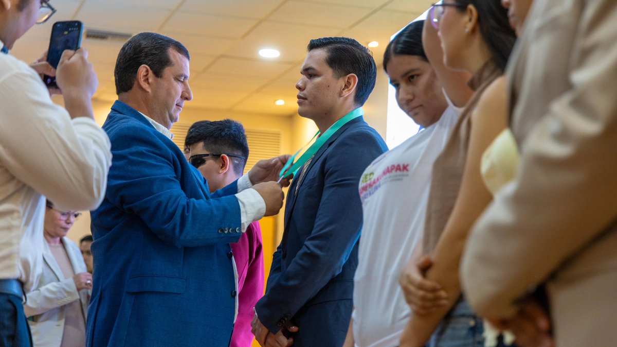 Leoorlandoa's tweet photo. #MesDeLaJuventud
 
Manabí cuenta con un Consejo Consultivo de Adolescentes y Jóvenes👏
 
✊🏽Promovemos liderazgos juveniles con enfoque de derechos, inclusión, equidad de género, justicia social e igualdad

📚 Es un espacio de asesoramiento que está respaldado en la Ley Orgánica de Participación Ciudadana e institucionalizado a través de nuestra Política Pública Provincial para la promoción de los derechos de jóvenes y adolescentes, alineada con los Objetivos de Desarrollo Sostenible @ONU_es

❤️ Es una responsabilidad asumida para representar y defender las justas causas, aspiraciones y anhelos de los adolescentes y jóvenes manabitas