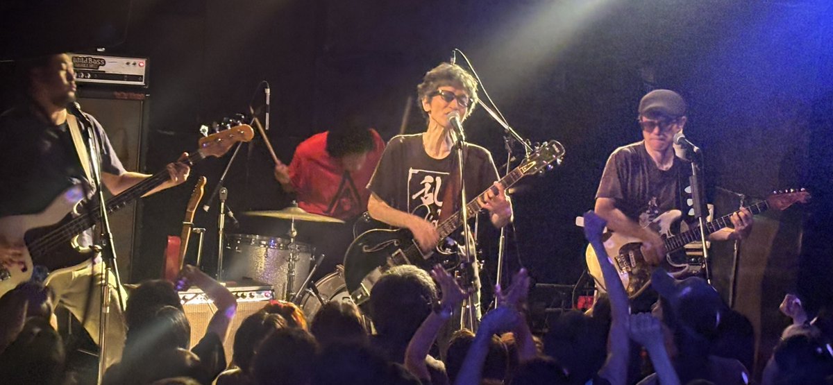 __ABICO's tweet photo. 紅布23周年おめでとうございます
Thank you Sold Out 
怒涛の一夜 気持ち昂り最高潮  皆の笑顔のありがたさがしみじみと伝わります ピーズ!

📸篠崎大河さん(THE 抱きしめるズ) https://t.co/qr0T7mawB8