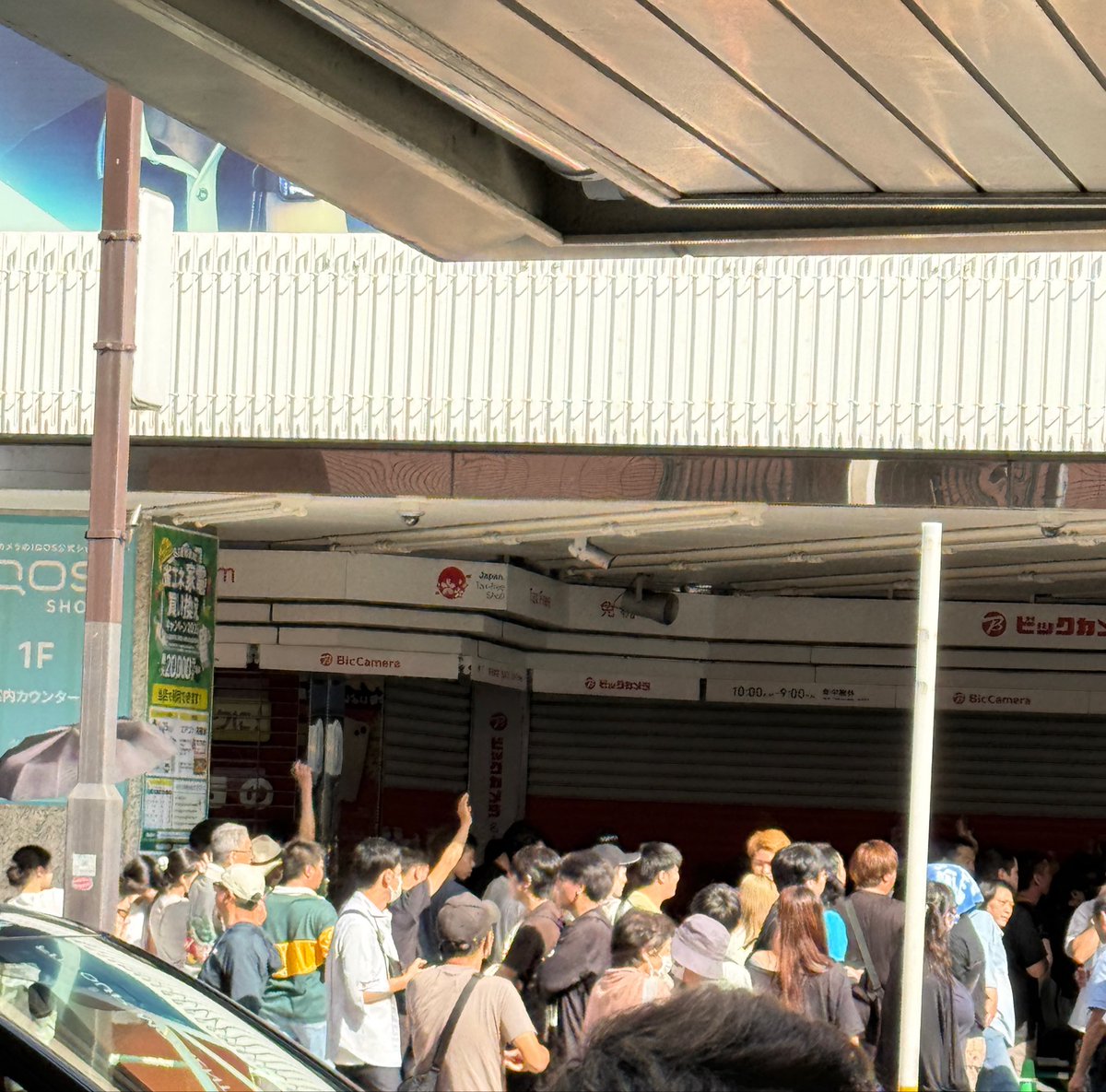 kt_earl's tweet photo. なんか手挙げてて草 https://t.co/4EUngunX0j