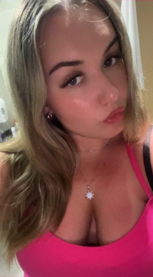 cleavagehuntr's tweet photo. Deep cleavage, tight little waist, and that face that says “come wreck me”… I’d bury my face between those soft tits and not come up for air 🥵 Who’s helping me ruin her tonight?
#ThickThighsSaveLives #BigTiddyGothGF #CleavageQueen #BustyBabe #SoftAndSloppy https://t.co/xoMndK4HPa