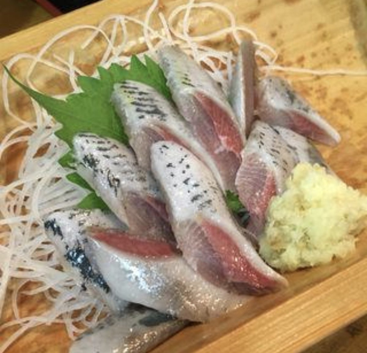 dondonhiratsuka's tweet photo. 土曜どんどん🏮
おすすめ
・イワシ刺身
銀皮ピカピカ、脂しっかりのっています

・かつお刺身

・とうがんととり肉甘辛煮
鶏のコクが溶け込んで、ほっとする旨さ

・エビマヨ
天然エビ🉐️、限定品

・カレーチャーハン

#料理 #ビール #居酒屋 #夏 #おすすめ https://t.co/oQnvw09EJa